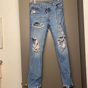 Levi 501 distressed size 29